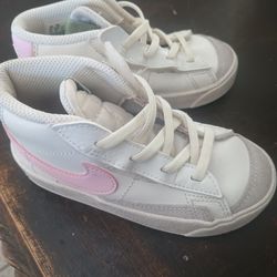 Tenis Nike 8.5 de niña