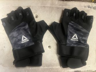 Reebok wrist wrap fitness gloves