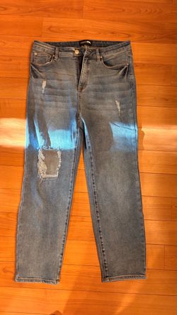 Fashion Nova Size 14 Distressed Straight Leg Jeans Medium Wash Ripped Knee
