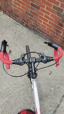 white Genesis Saber road series (price negotiable)