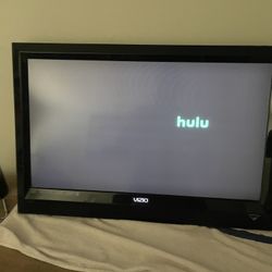 32 Inch Vizio Tv Works Great 