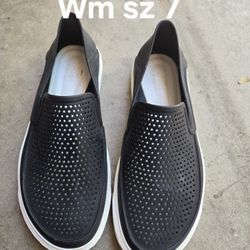 Women's Sz 7 Crocs Citilane Roka Slip On Flat