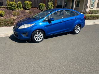 2012 Ford fiesta SE