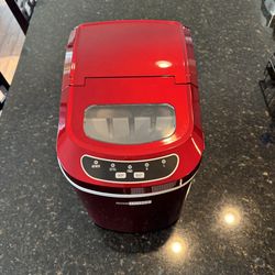 VIVO Home Ice Maker is specifically designed for portability, convenience and ease of use.  Durably constructed from stainless steel.