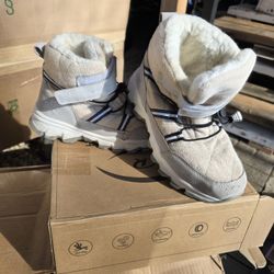 Winter Gear,  Boots  👢,  Snow Chains,snow Pants( Lar Pg )