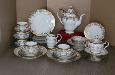 1940S REAR WEIMAR KATHARINA PORCELAIN DINNERWARE/TEASET 42 PIECES WITH 24K GOLD TRIM FLORAL