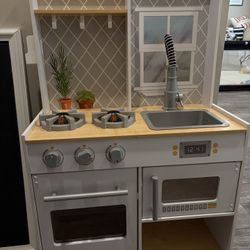 KidKraft Play Kitchen 