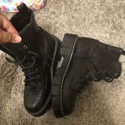woman’s Boots Size9