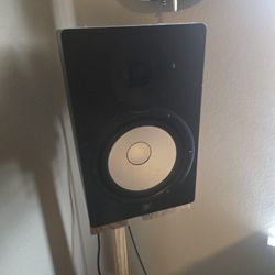 Yamaha Hs8