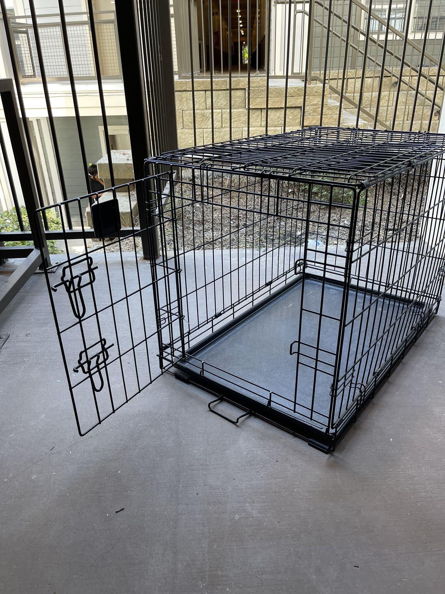 Medium Dog Crate W/ Pan And Divider Panel