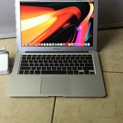 13” MacBook Air OS Catalina 256gb SSD 4gb Ram Come With Charger 