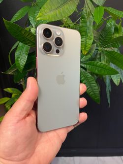 iPhone 15 Pro Max - Unlocked - 256GB