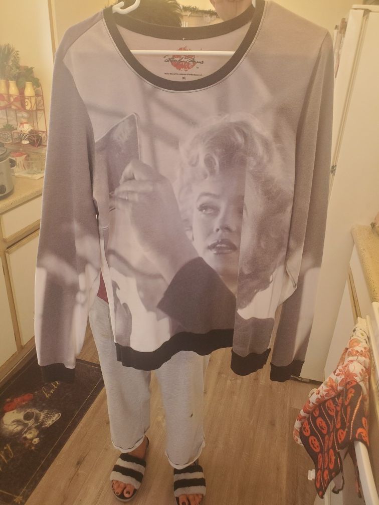 Marilyn Monroe large sweat shirt