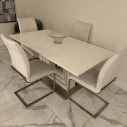 Almost Knew Dining Set
