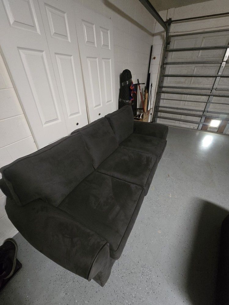 RTG Cindy Crawford Sofa Bellingham