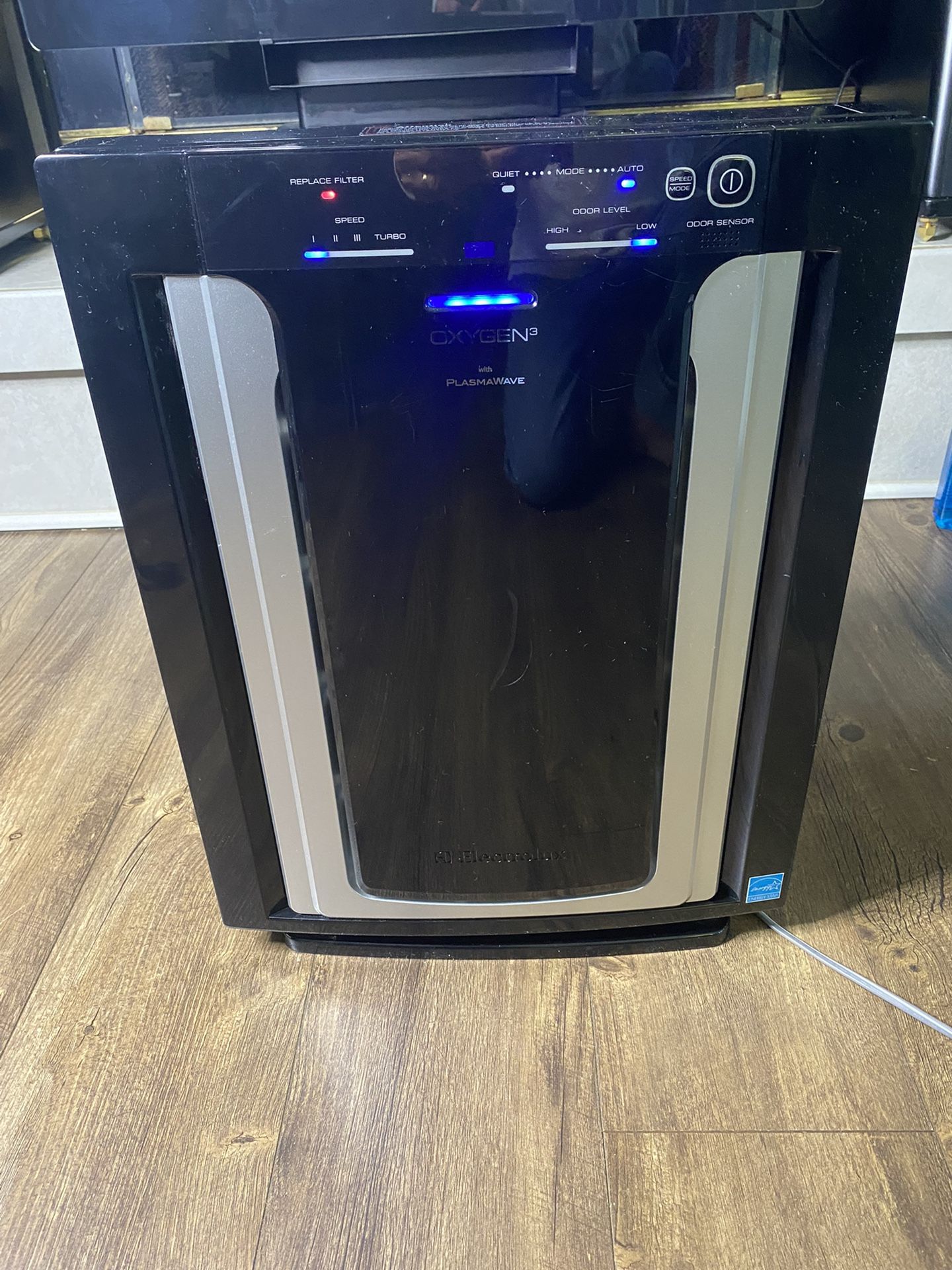 Electrolux EL490A Oxygen3 PlasmaWave HEPA Air Purifier with Remote Control