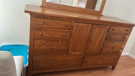 CHEST OF DRAWERS AND MIRROR