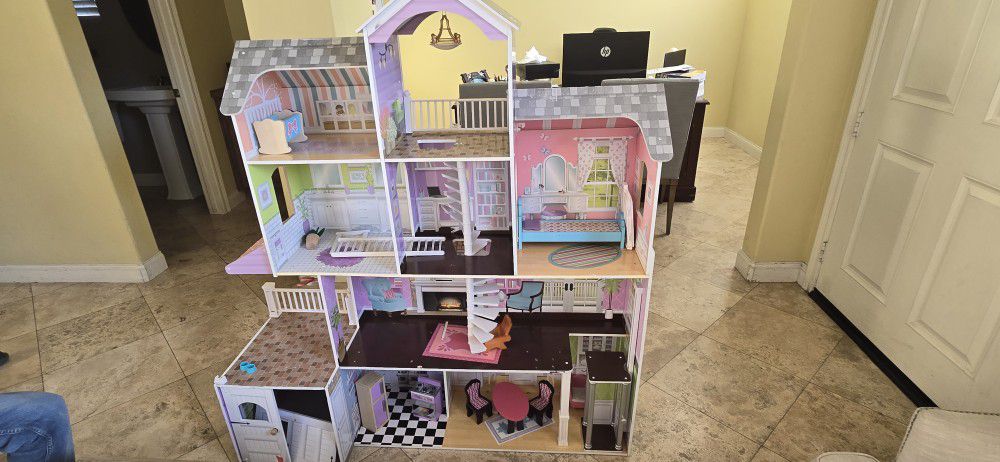 Doll house For Sale