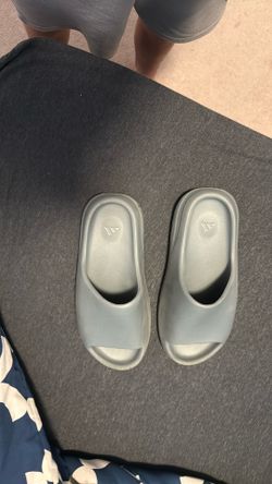 Yeezy Slide