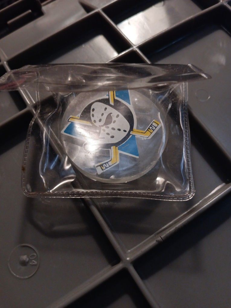 MIGHTY DUCKS POGS SLAMMER