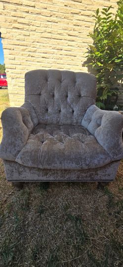 Tufted Velvet Accent Chair