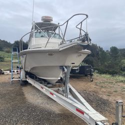 Boat Whaler 25ft Walkaround Cuddy