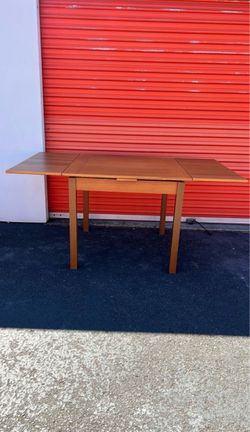 Nice Mid-Century Danish Modern Teak Expanding Draw-Leaf Dining Table, c.1960's