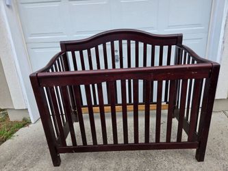 Convertible wood crib