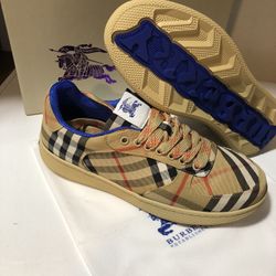 Check Terrace Sneakers Sizes.   43,44,   Only 
