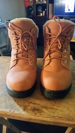Women boots size ten