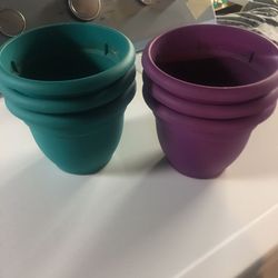 6 Plastic Flower Pots