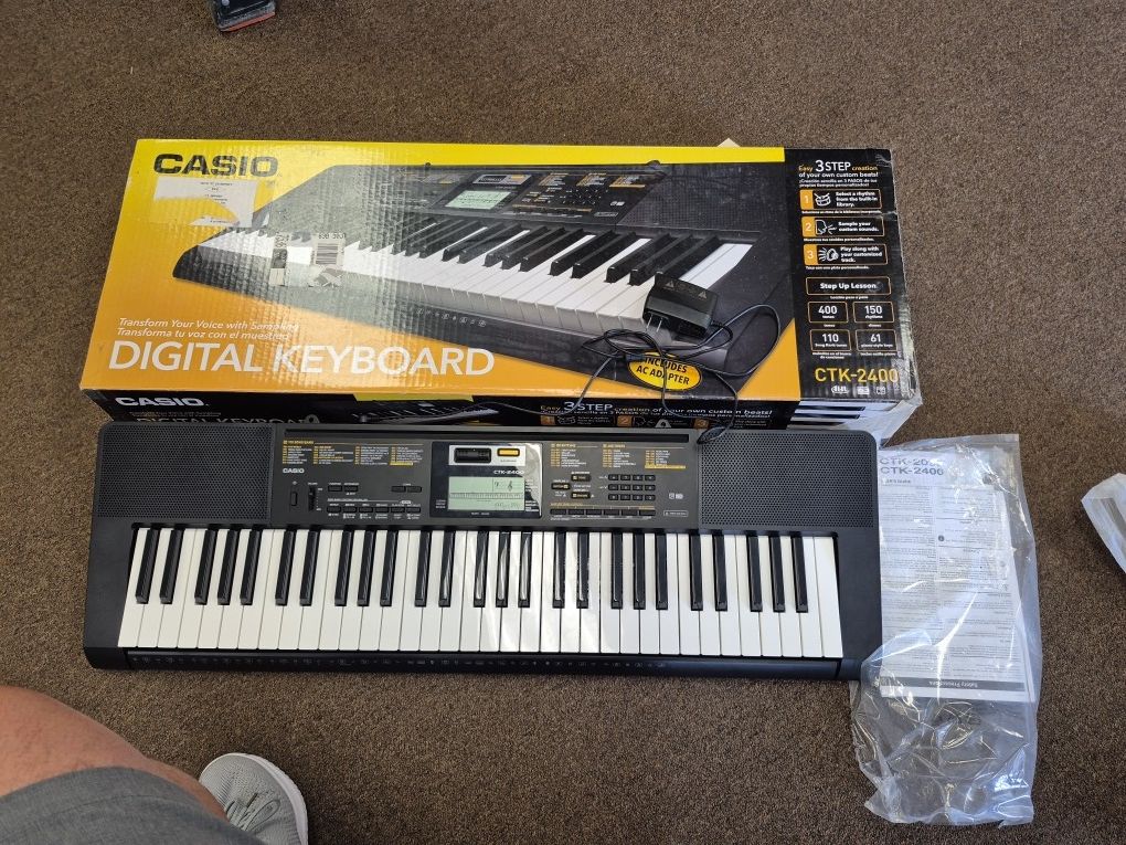 Casio CTK-2400 Digital Keyboard