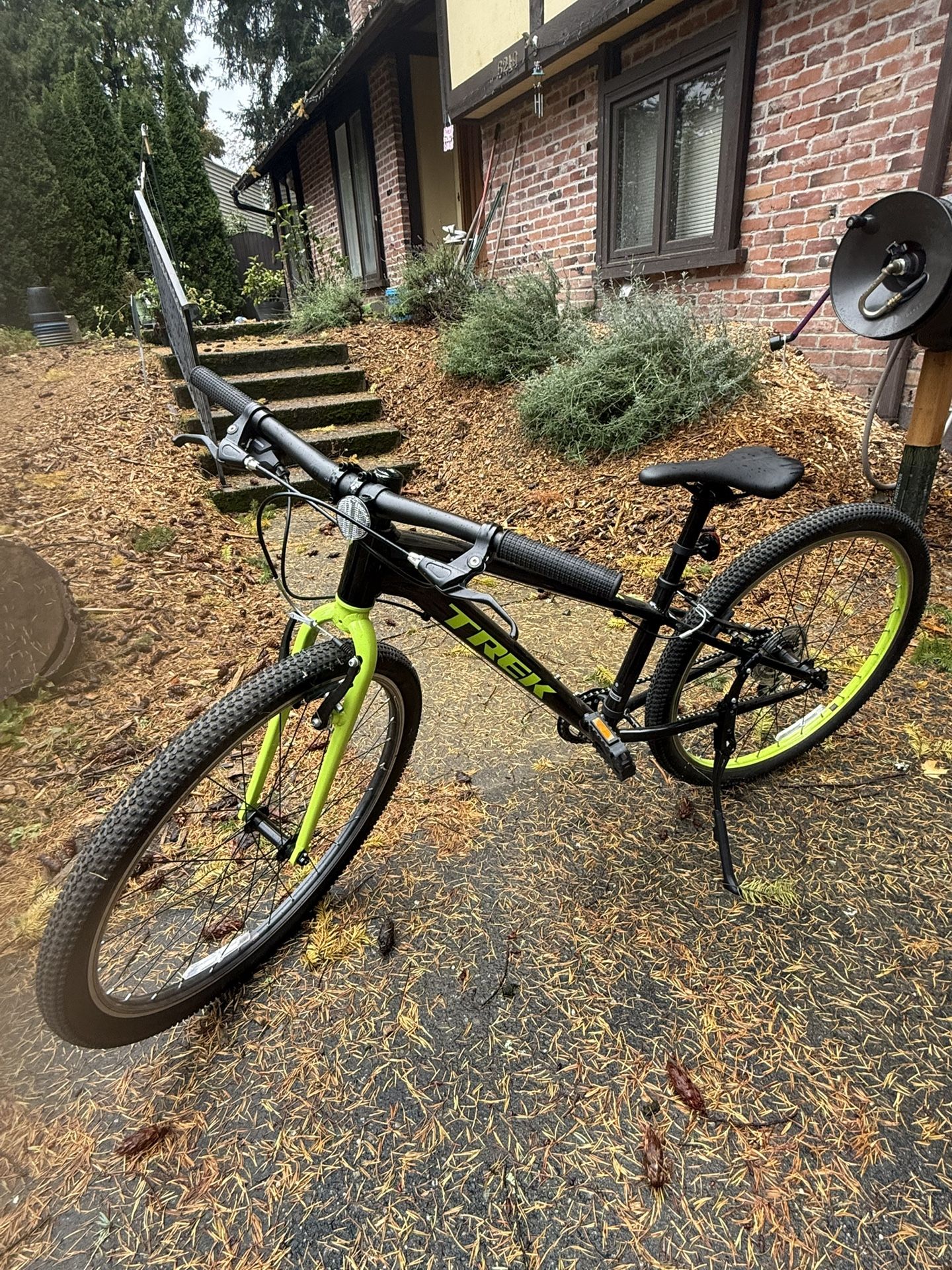 Trek Wahoo 26 (Black/Volt) Bicycle