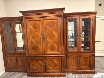 Entertainment center