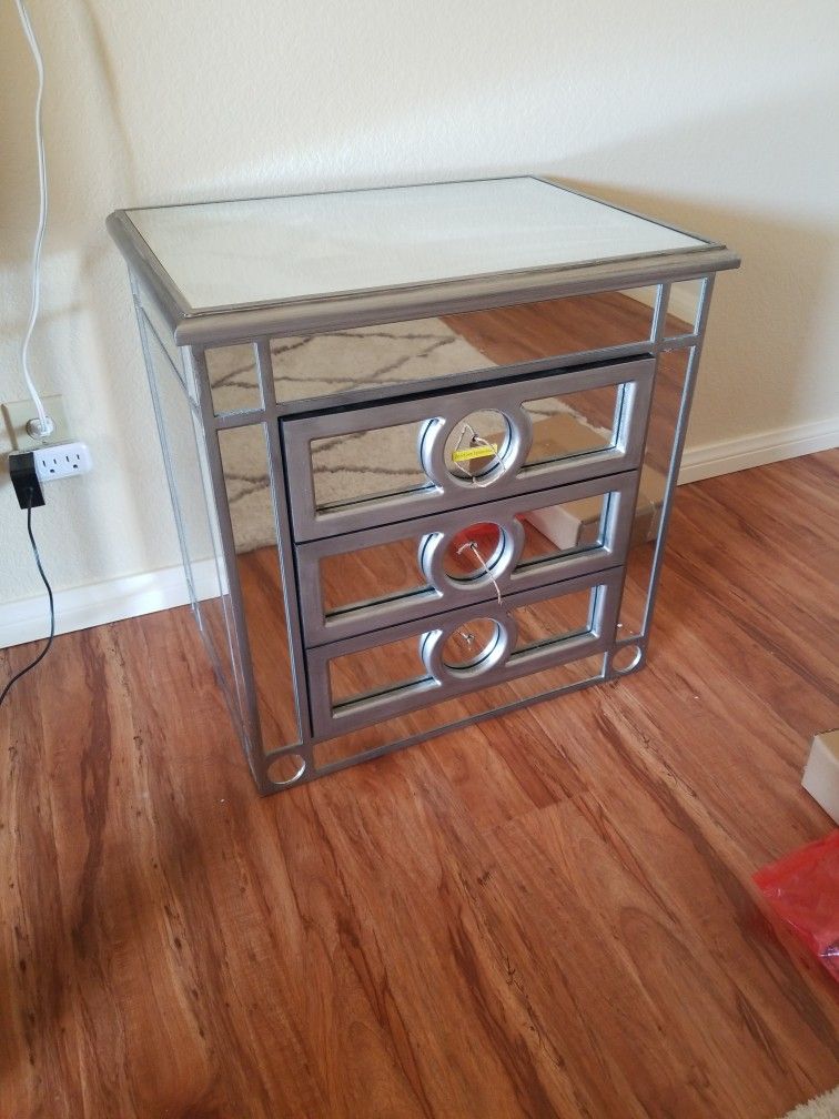 Chadderton Mirrored 3 Drawer Chest / Nightstand
