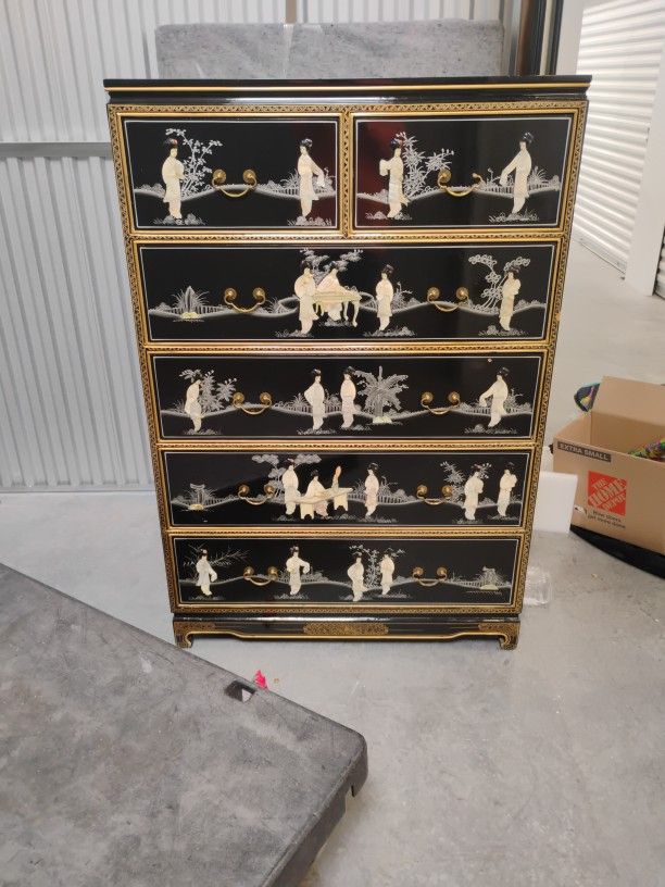 China/ Japaneses/Dresser 