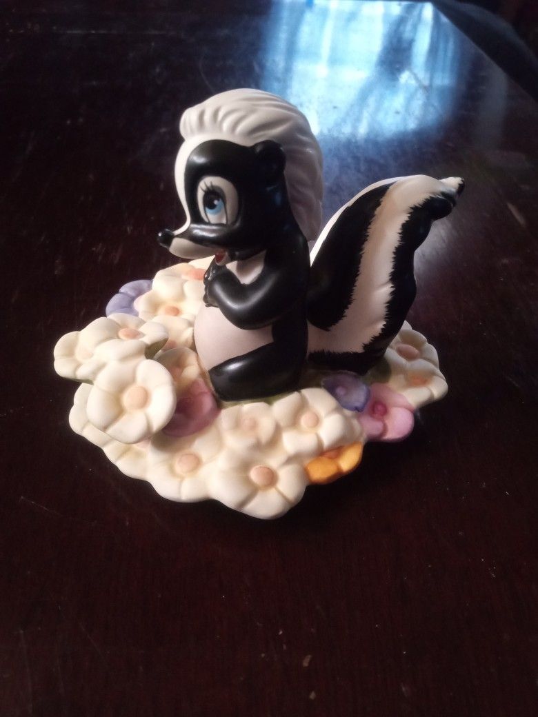 Walt Disney Classic Collectables 1993 Bambi Oh Gosh Flower Figurine