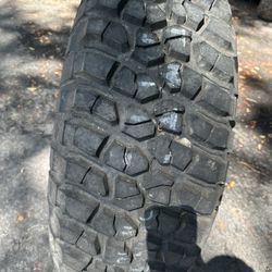 35x12.50r15 BFG Mud Terrain Tire