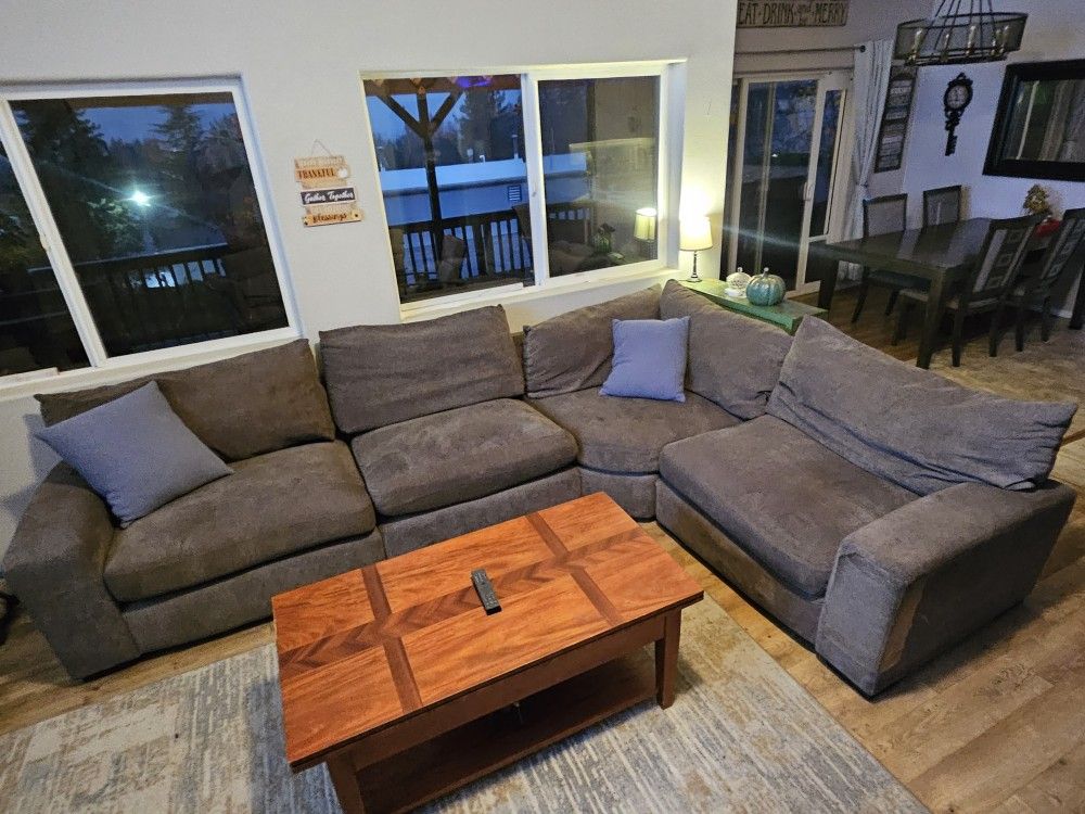 Couch / Sectional