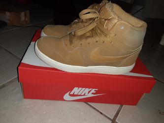 NIKE Light Brown Hight Top