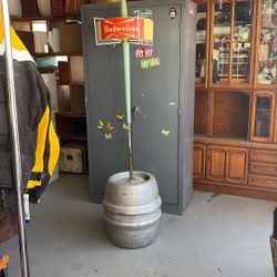 Budweiser tension light in vintage keg