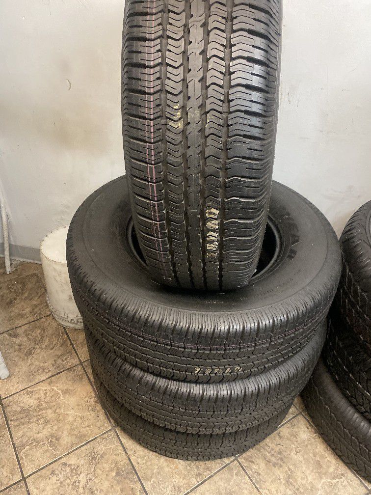265/70/17 GOODYEAR WRANGLER GOOD USED 95 %TREAD LIFE 300 PRICE INCLUDE PROFESSIONAL INSTALLATION AND TAX 