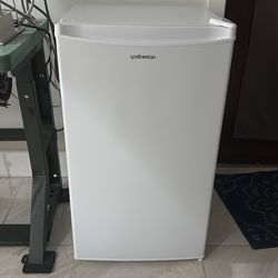 Mini fridge
