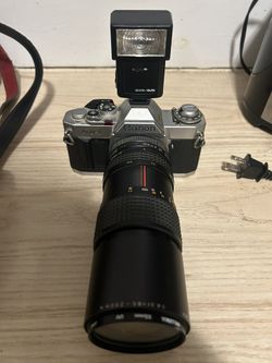 Canon AV-1 WITH lENS And flash 