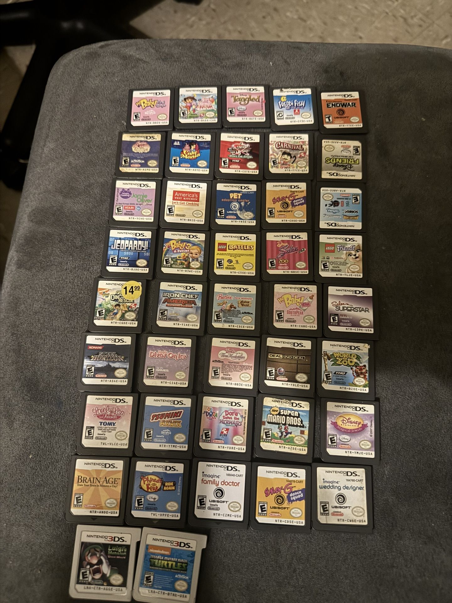 "Vintage Gaming Collection: Game Boy, DS, PSP Games & Movies - A Nostalgic Journey"