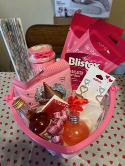 Valentine Gifts Basket For her  Thumbnail