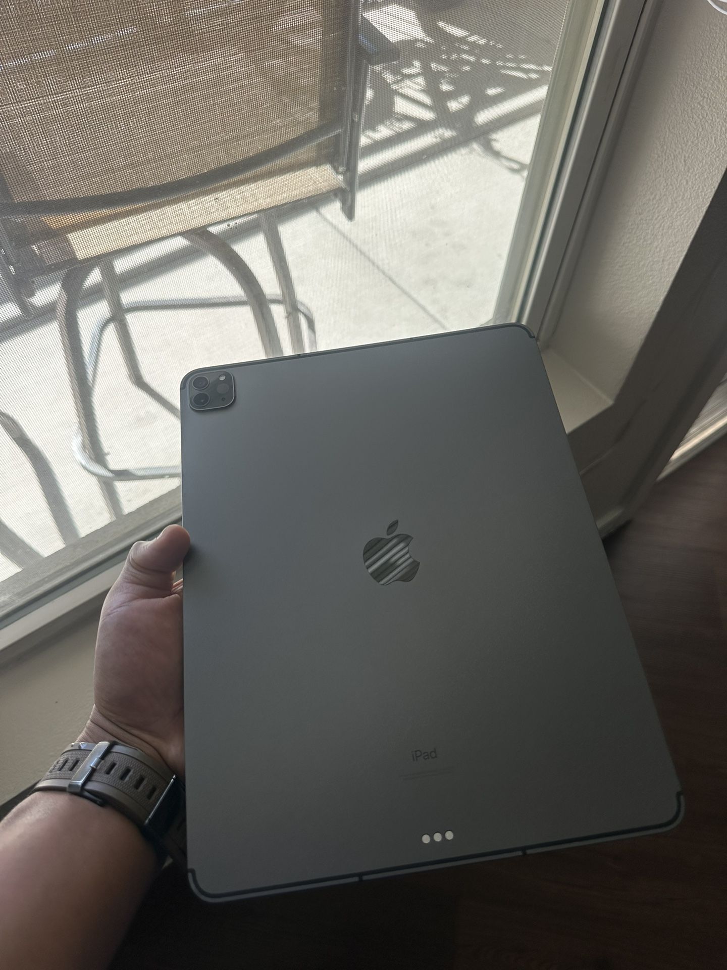 iPad Pro 12.9 Inch 5th Generation — 256GB — WiFi/cellular