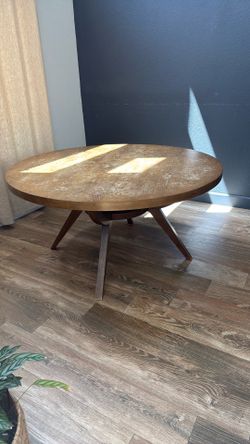 Round dining table 60" seats 6