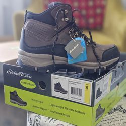 Men's Hiking Boots - Size 9