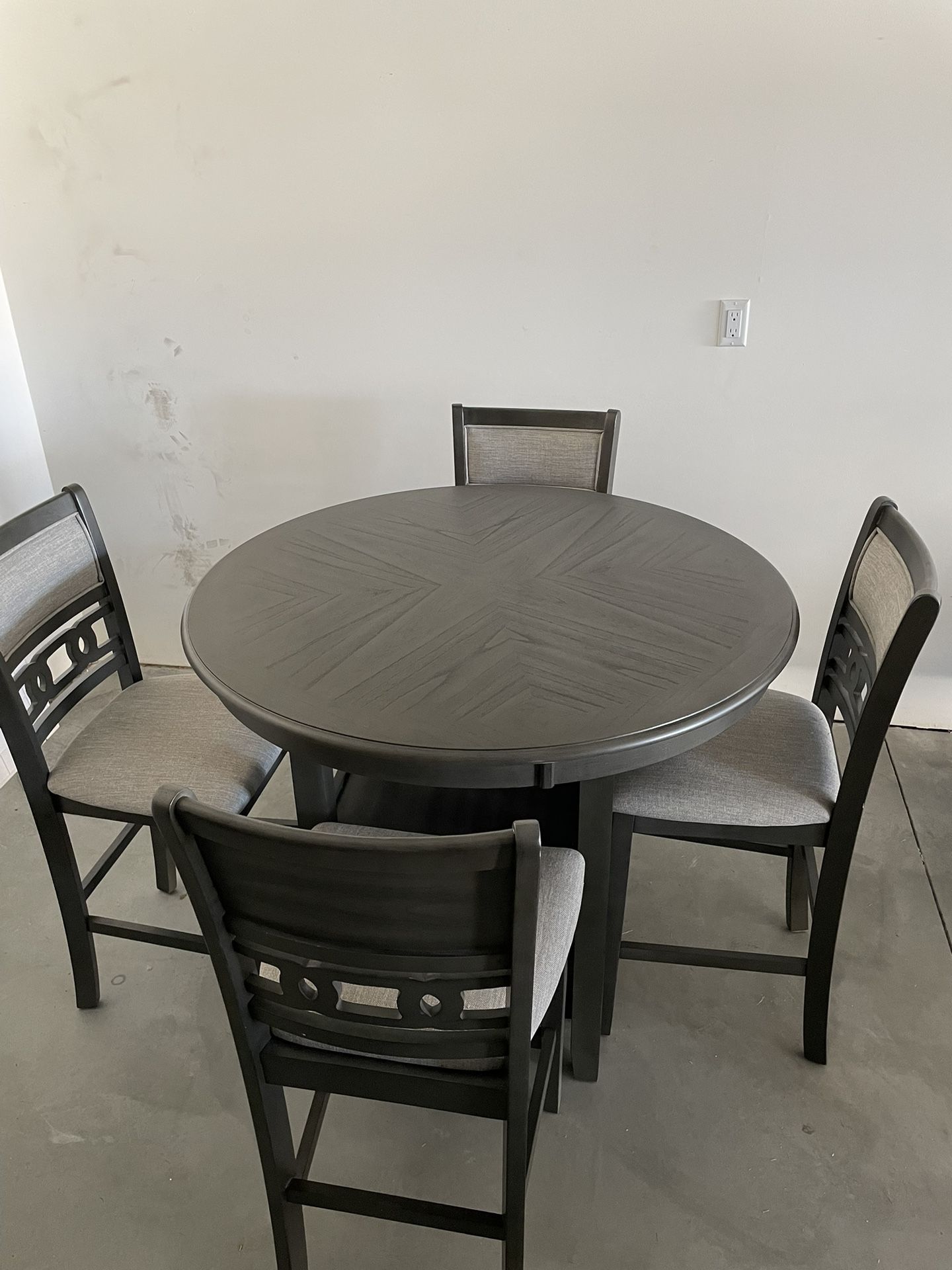 Like New Dining Table Set